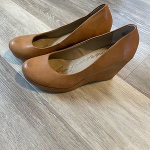 American Rag tan wedges. Women’s size 9.